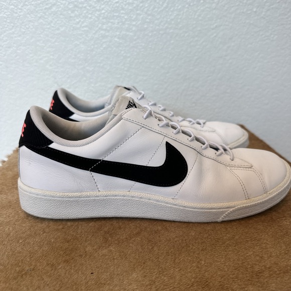 Nike Mens Tennis Classic CS (White/black/red) Low Top Shoe‎ 683613-108 Size 8.5 main image 4